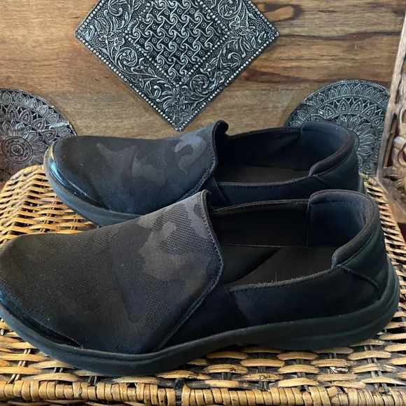 Bzees Camouflage fabric loafers - Picture 3 of 4